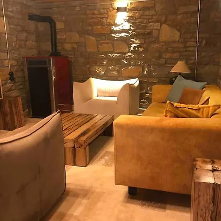 Holiday home Egri Meseler Goekceada Eski Bademlide Tarihi Tas Ev