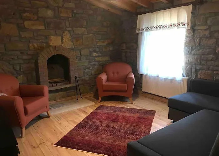 Egri Meseler Goekceada Eski Bademlide Tarihi Tas Ev