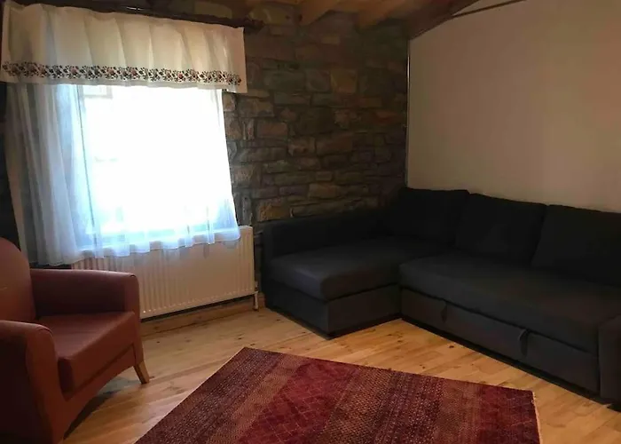 Egri Meseler Goekceada Eski Bademlide Tarihi Tas Ev Сasa de vacaciones *